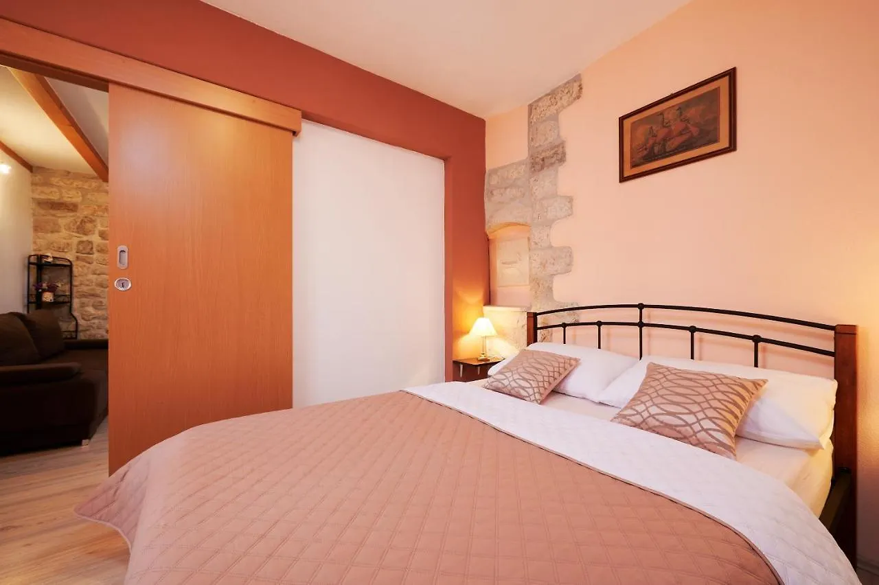 Apartments Ivica Trogir 3*,