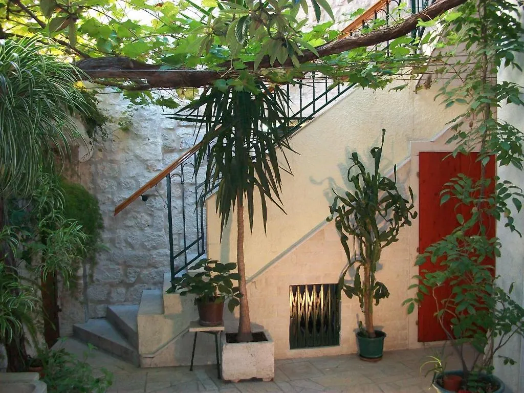 Apartments Ivica Trogir 3*,  Kroatië