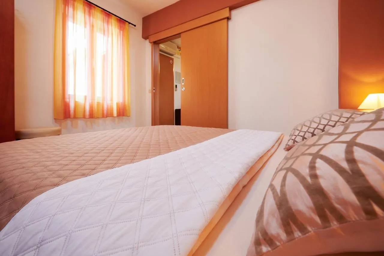 Apartments Ivica Trogir 3*,  Croatie